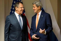 Ngoại trưởng Mỹ John Kerry và người đồng cấp Nga Sergei Lavrov. (Nguồn: AFP/TTXVN)