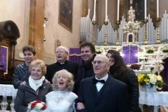 Cô dâu Raffaella Fasano hạnh phúc bên chú rể Gianni Colombo trong hôn lễ. (Nguồn: ANSA)