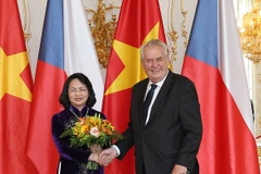 Tổng thống Cộng hòa Séc Miloš Zeman tiếp Phó Chủ tịch nước Đặng Thị Ngọc Thịnh. (Ảnh: Quang Hải/TTXVN)