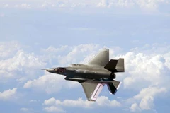 Một máy bay F-35 trong phi đội không kích hỗn hợp. (Nguồn: AFP/TTXVN)