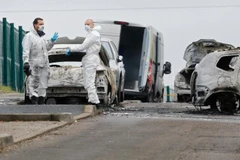 Cảnh sát Pháp điều tra hiện trường cướp vàng tại Dardilly, gần thành phố Lyon. (Nguồn: AP)