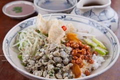 Hướng dẫn cách nấu món cơm hến xứ Huế giải nhiệt ngày Hè