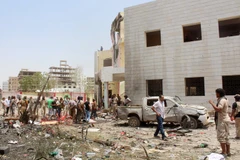 Hiện trường vụ đánh bom xe ở Aden, Yemen ngày 29/8. (Nguồn: AFP/TTXVN)