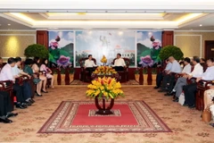 Bí thư Thành ủy Đinh La Thăng tiếp đoàn. (Ảnh: Thanh Vũ/TTXVN)