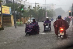 Nhiều tuyến đường ở thành phố Huế bị ngập lụt nặng (ảnh chụp lúc 15h ngày 21/9). (Ảnh: Quốc Việt/TTXVN)