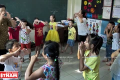 Cô giáo Trần Thị Ngời và các học trò