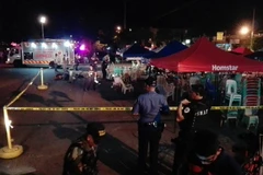 Cảnh sát Philippines điều tra tại hiện trường vụ nổ. (Nguồn: EPA/TTXVN)