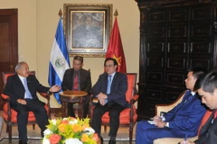 Trưởng Ban Đối ngoại Trung ương Hoàng Bình Quân hội kiến Tổng thống El Salvador Sánchez Cerén. (Ảnh: Việt Hùng/TTXVN) 