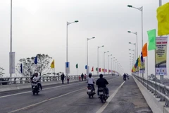 Cầu Tân Phong bắc qua sông Đào, Nam Định - được xây dựng bằng nguồn vốn ODA của Chính phủ Nhật Bản. (Ảnh: Văn Đạt/TTXVN)