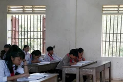 Đình chỉ Hiệu trưởng trường tiểu học để học sinh “ngồi nhầm lớp"