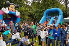 Trò chơi thi kéo co do Đại sứ quán Việt Nam tại London tổ chức tại ngày hội Gia đình ASEAN 2016. (Ảnh: Diễm Quỳnh/Vietnam+)