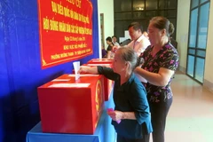 Cử tri Điện Biên bỏ phiếu tại khu vực bầu cử số 2, phường Mường Thanh, TP Điện Biên Phủ. (Ảnh: Chu Quốc Hùng/TTXVN)