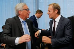 Chủ tịch Ủy ban châu Âu Jean-Claude Juncker (trái) và Chủ tịch Hội đồng châu Âu Donald Tusk tại Hội nghị. (Nguồn: AFP/TTXVN)