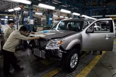 Lắp ráp ôtô du lịch ở Nhà máy Ford Việt Nam tại Hải Dương. (Ảnh: Trần Việt/TTXVN)
