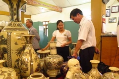 Sản phẩm gốm Chu Đậu. (Ảnh: Mạnh Minh/TTXVN)