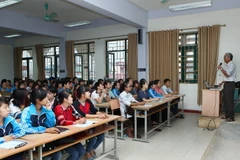 Giờ học của sinh viên Khoa Quản trị doanh nghiệp Trường Đại học Thương mại. (Ảnh: Quý Trung/TTXVN)