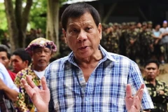 Tổng thống Philippines Rodrigo Duterte phát biểu trong cuộc họp báo ở Asuncion ngày 29/7. (Nguồn: EPA/TTXVN)