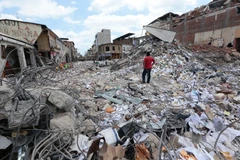 Cảnh đổ nát sau trận động đất tại Portoviejo, Ecuador ngày 20/4. (Nguồn: AFP/TTXVN)