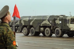 Tên lửa đạn đạo Iskander của Nga trong buổi tổng duyệt lễ duyệt binh ở Alabino ngoại ô Mátxcơva. (Nguồn: AFP/TTXVN)