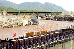 Đập thủy điện Đại Phục hưng trên sông Nile phần chảy qua lãnh thổ Ethiopia. (Nguồn: thecairopost)