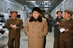 Nhà lãnh đạo Kim Jong-un đến thăm khu công nghiệp Ryongsong hôm 2/4. (Nguồn: KCNA)