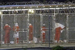 Tù nhân tại nhà tù của Hải quân Mỹ trên vịnh Guantanamo, Cuba. (Nguồn: AFP/TTXVN)