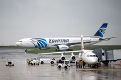 Máy bay của Hãng hàng không EgyptAir tại sân bay Charles de Gaulle ở Paris ngày 19/5. (Nguồn: THX/TTXVN)