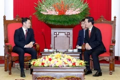 Trưởng Ban Tuyên giáo Trung ương Võ Văn Thưởng tiếp Trưởng Ban Thanh niên Đảng Dân chủ Tự do Nhật Bản Suzuki Keisuke. (Ảnh: An Đăng/TTXVN)