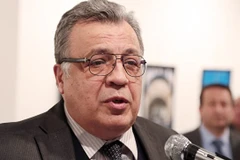 Đại sứ Andrey Karlov trong bức ảnh chụp ngay trước khi bị bắn. (Nguồn: RIA Novosti)