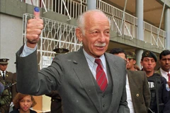 Tổng thống Ecuador Sixto Duran-Ballen hồi năm 2996. (Nguồn: AP)