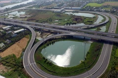 Đường cao tốc TP. Hồ Chí Minh-Trung Lương đoạn qua Tân An,Long An. (Ảnh: Hoàng Hải/TTXVN)