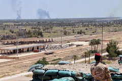 Binh sỹ Iraq trong chiến dịch truy quét các tay súng IS tại thành phố Fallujah. (Nguồn: EPA/TTXVN)