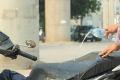 Hướng dẫn cách chống nóng cho cốp xe ga trong mùa Hè nóng nực