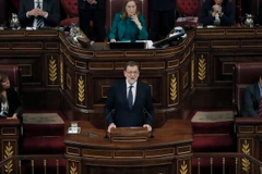 Ông Mariano Rajoy (trước) phát biểu tại phiên họp của Quốc hội ở Madrid ngày 29/10. (Nguồn: EPA/TTXVN)