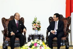  Phó Thủ tướng Phạm Bình Minh tiếp ông Tsutomu Takebe, Cố vấn đặc biệt Liên minh Nghị sỹ Hữu nghị Nhật-Việt đang ở thăm và làm việc tại Việt Nam. (Ảnh: Nguyễn Dân/TTXVN)