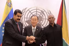 Từ phải qua: Tổng thống Venezuela Nicolas Maduro, Tổng Thư ký LHQ Ban Ki-moon, Tổng thống Guyana David Granger. (Nguồn: AFP/TTXVN)