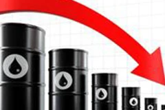 Giá dầu giảm do dự trữ dầu thô của Mỹ tăng và đồng USD mạnh