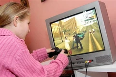 Trẻ có nguy cơ tăng động nếu chơi điện tử quá 3 giờ mỗi ngày