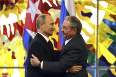 Tổng thống Nga Vladimir Putin tiếp Chủ tịch Cuba Raul Castro
