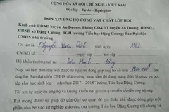 Đơn tự nguyện in sẵn, phụ huynh học sinh chỉ việc điền tên và ký. (Ảnh: HT/TTXVN)