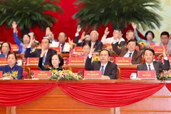 Đoàn Chủ tịch biểu quyết, thông qua Chương trình Đại hội. (Ảnh: Dương Giang/TTXVN)