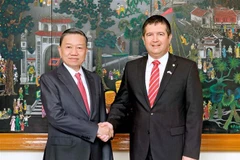 Bộ trưởng Bộ Công an Tô Lâm và Phó Thủ tướng, Bộ trưởng Bộ Nội vụ Cộng hòa Séc Jan Hamacek. (Ảnh: Doãn Tấn/TTXVN)