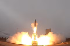 Một vụ thử tên lửa của Mỹ ở bang Alaska. (Ảnh: AFP/TTXVN)