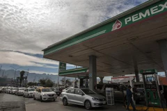 Một cửa hàng bán xăng dầu của Pemex ở Monterrey, Mexico. (Ảnh: AFP/TTXVN)