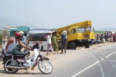 Phú Yên: Bất cẩn khi băng qua đường, bị xe khách tông chết