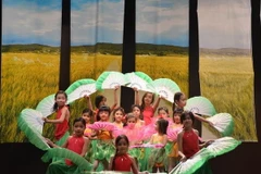 Rộn ràng "Tết làng tôi" của cộng đồng người Việt Nam tại Pháp