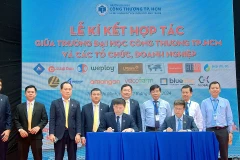 Đại diện LPBank và Đại học Công Thương Thành phố Hồ Chí Minh ký kết thỏa thuận hợp tác. (Ảnh: Vietnam+)