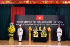 Tại nhà văn hóa xã Vạn Thọ, huyện Đại Tử, tỉnh Thái Nguyên, bàn thờ đồng chí Tổng Bí thư Nguyễn Phú Trọng được lập trang trọng. (Ảnh: Minh Anh: Vietnam+)