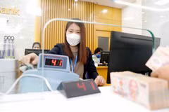 Nhiều ngân hàng mạnh tay chi đậm chia cổ tức. (Ảnh: Vietnam+)