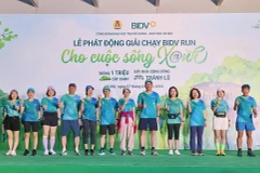 Ban Tổ chức phát động Giải chạy “BIDVRUN - Cho cuộc sống Xanh” năm 2024 tại Trụ sở chính BIDV. (Ảnh: Vietnam+)